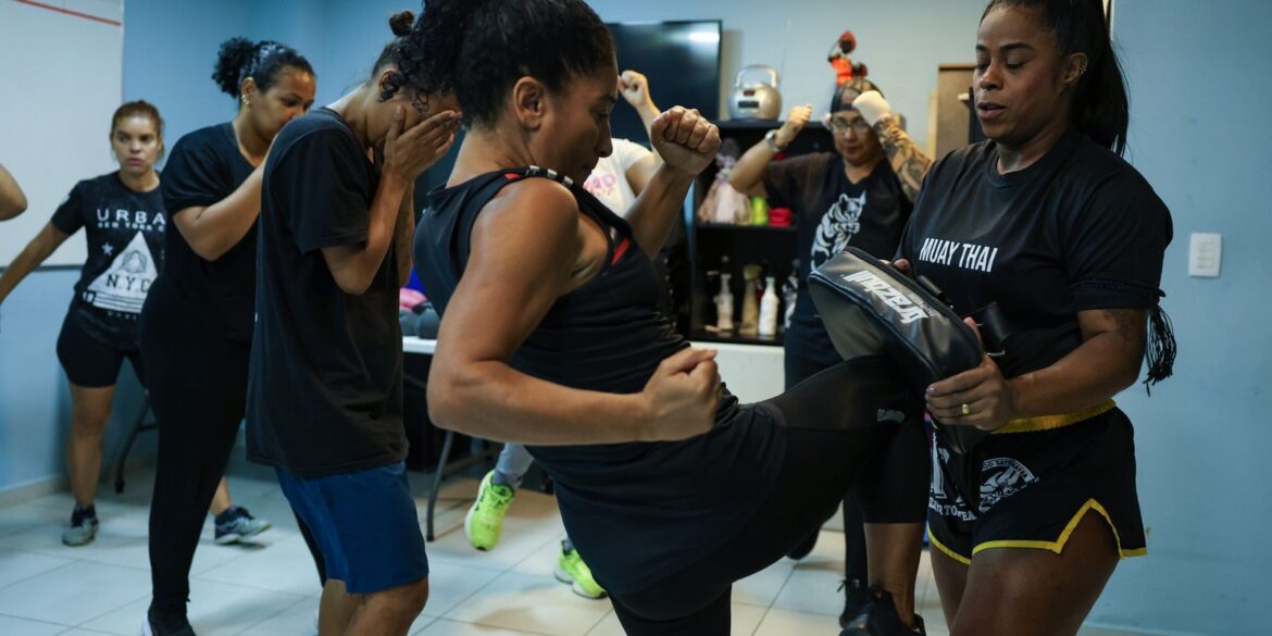 projeto-social-no-rio-oferece-aulas-de-defesa-pessoal-para-mulheres