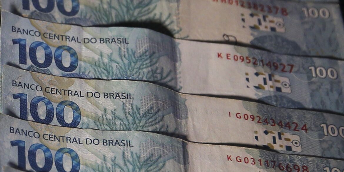 juros-do-cartao-de-credito-rotativo-avancam-e-chegam-a-451,5%-ao-ano