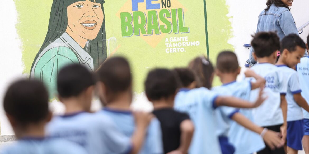 pne:-relatorio-sugere-investimento-de-7,5%-do-pib-para-educacao