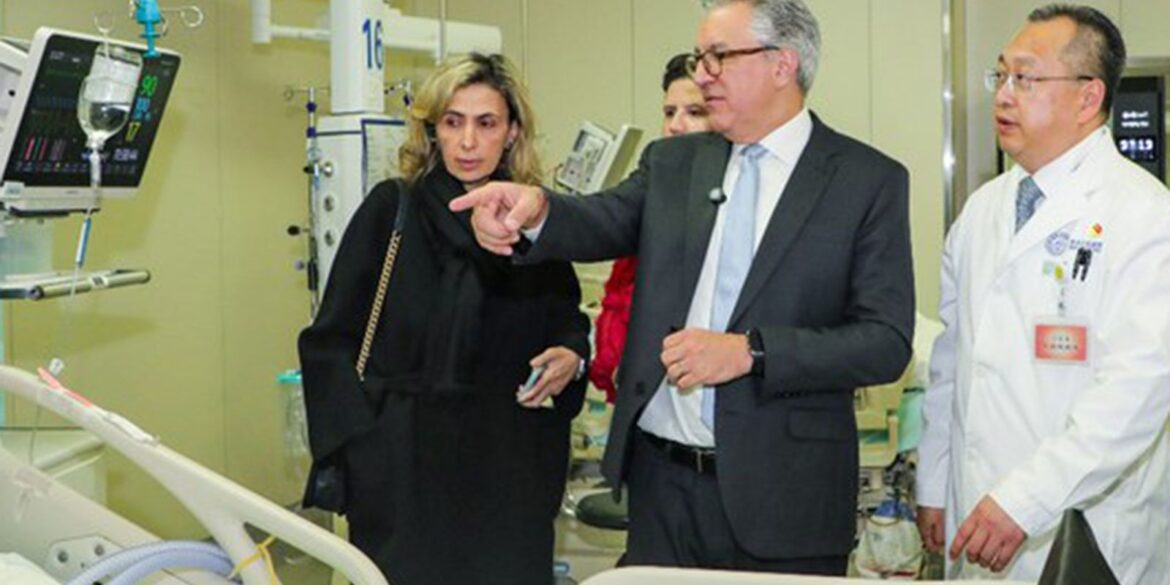 padilha-visita-modelo-de-hospital-inteligente-na-china