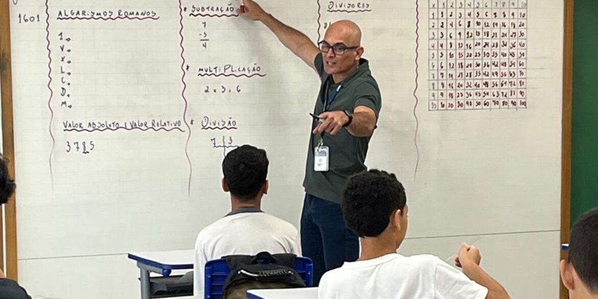 com-musica-e-ia,-professores-buscam-chamar-atencao-dos-alunos-em-sala