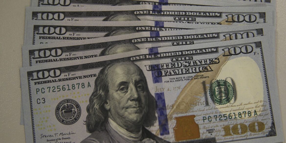 dolar-encosta-em-r$-5,34-apos-ata-de-reuniao-do-banco-central-dos-eua