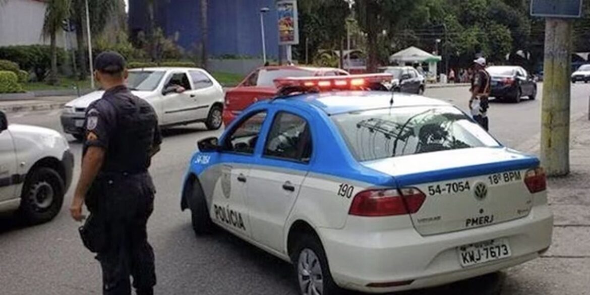 dois-sargentos-da-pm-do-rio-foram-presos-por-ajudar-crime-organizado
