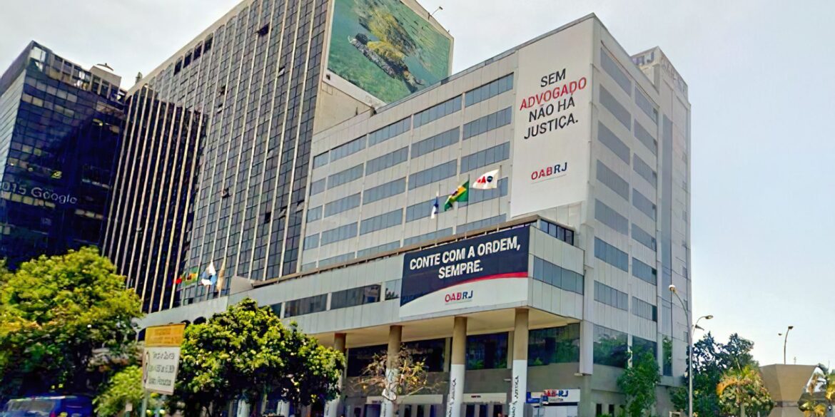 alerj-aprova-dispensa-de-terno-e-gravata-no-verao-em-audiencia-publica