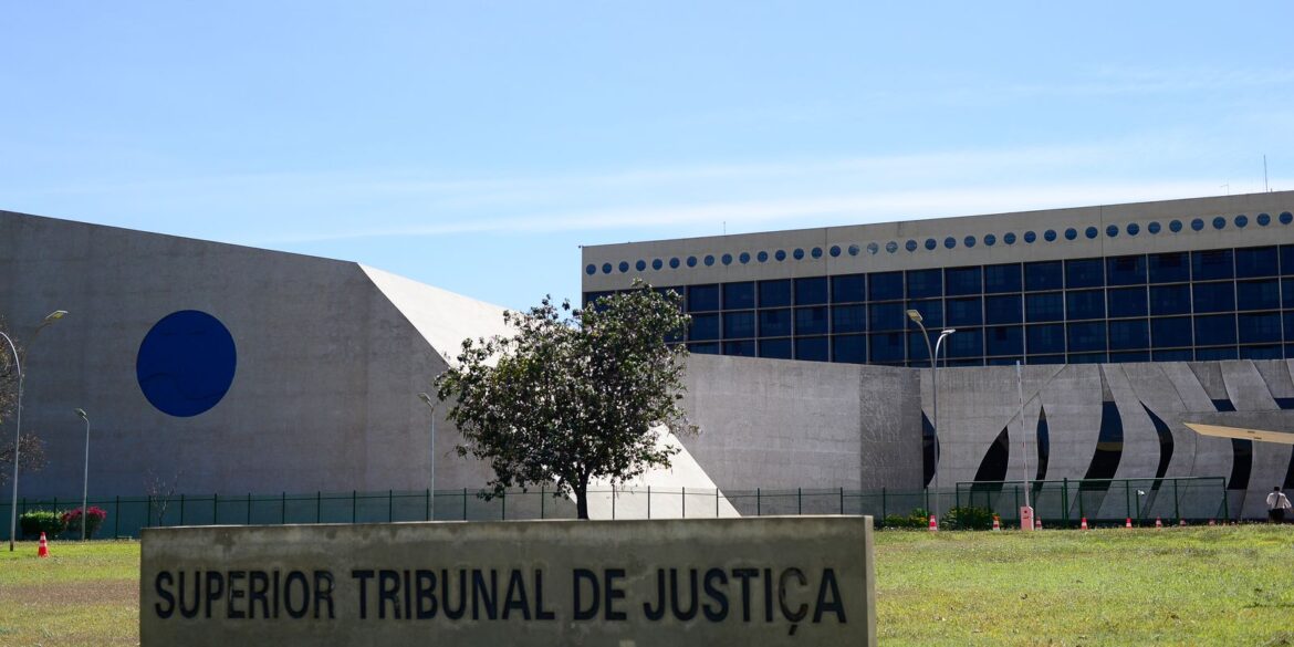 stj-restabelece-sentenca-de-mulher-ligada-ao-cv-a-82-anos