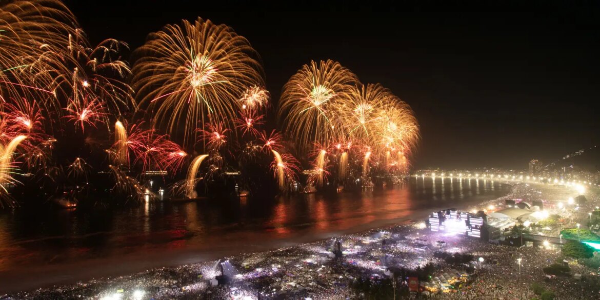 virada-do-ano-no-rio-leva-2,6-milhoes-de-pessoas-a-copacabana