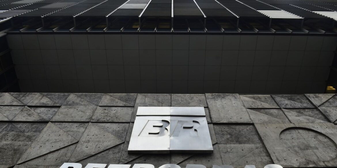 petrobras-reduz-preco-da-gasolina-em-5,2%-a-partir-desta-terca