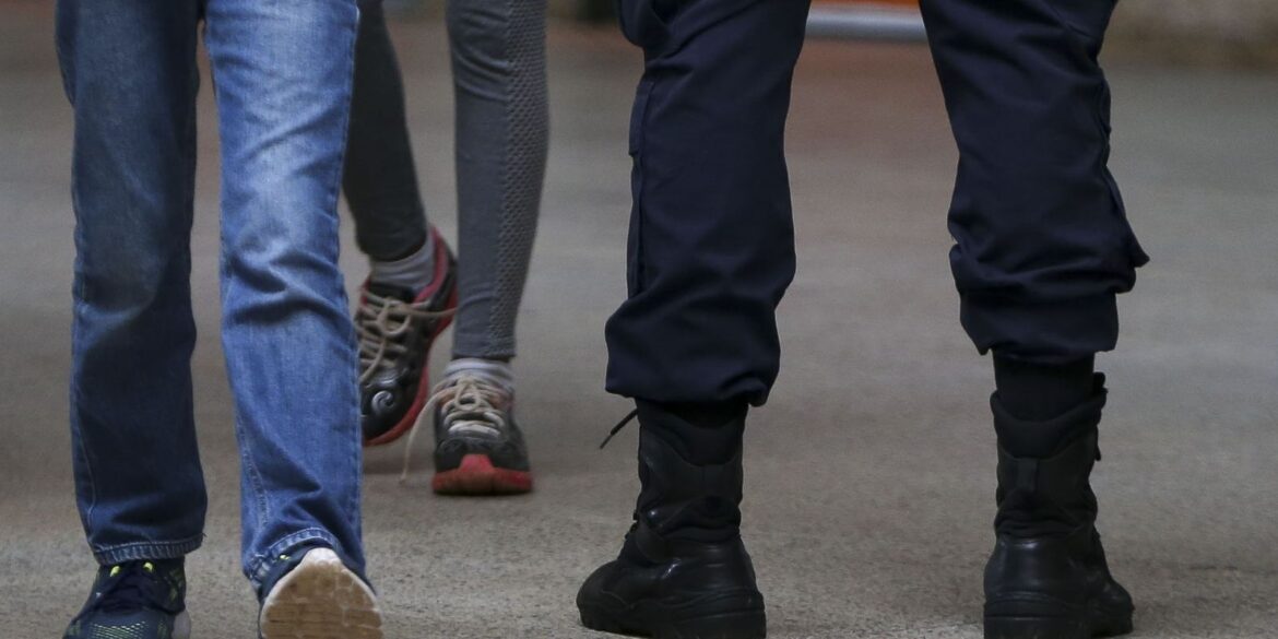 alunos-de-escola-no-df-sao-“punidos”-com-flexao-e-pms-sao-afastados