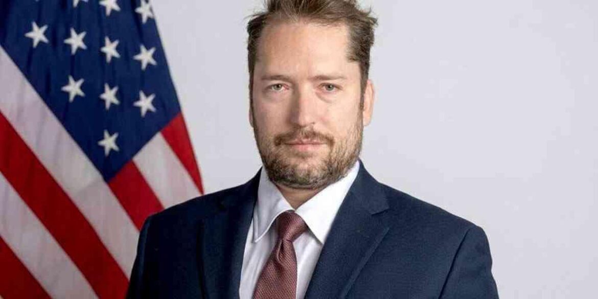 bolsonaro-pede-autorizacao-para-receber-assessor-de-trump-na-prisao