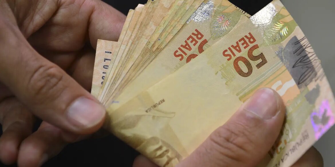 brasileiros-sacaram-em-janeiro-r$-403,29-milhoes-esquecidos-em-bancos