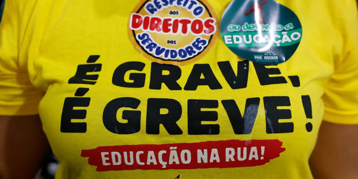 profissionais-da-educacao-publica-do-rio-fazem-paralisacao-na-quinta