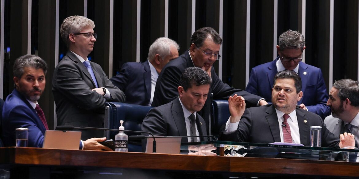 senado-aprova-uso-do-fundo-do-pre-sal-para-dividas-do-agro